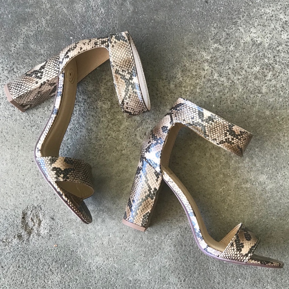 1 Left! Delicious Python Velcro Ankle Strap Heel - Picture 2 of 8
